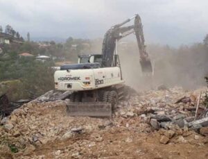 Kepez Belediyesi, Gündoğmuş’taki yıkım çalışmalarına katıldı