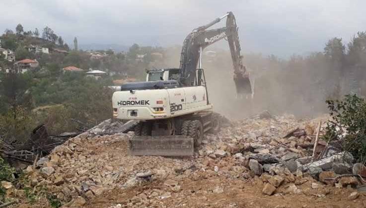 Kepez Belediyesi, Gündoğmuş’taki yıkım çalışmalarına katıldı