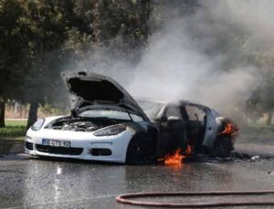 Antalya’da 1 milyon 500 bin değerindeki lüks otomobil alev alev yandı