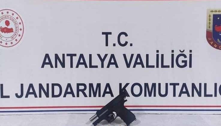 Antalya’da ruhsatsız tabanca ele geçirildi