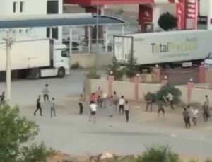 Antalya’da yabancı uyruklu şahısların sopalı kavgası kamerada