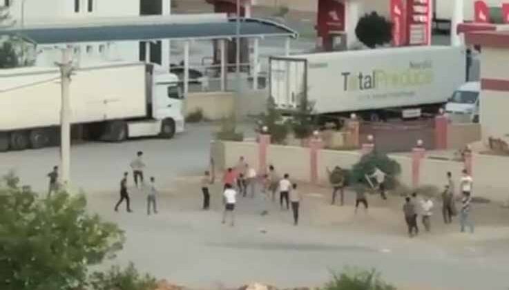 Antalya’da yabancı uyruklu şahısların sopalı kavgası kamerada