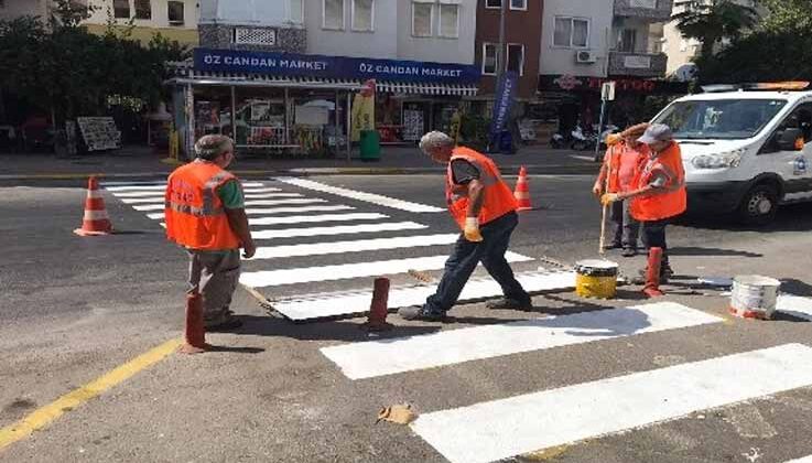 Alanya’da yaya geçitleri boyanıyor