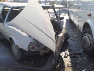 Otomobil ile midibüs kazasında 1 kişi yaralandı