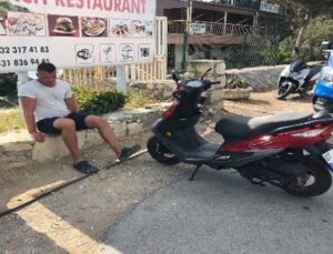 Rus turist, kiraladığı motosiklet ile patenli gence çarptı