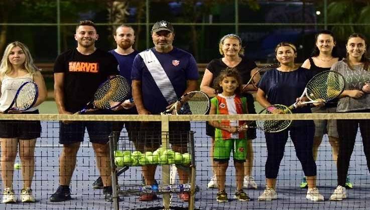Yetişkinler için açılan tenis kursu 5 Ekim’de başlıyor