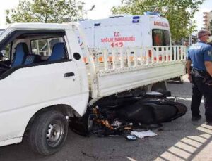 Tamirci çırağı, denemek için aldığı kamyonetle kaza yaptı: 1 yaralı