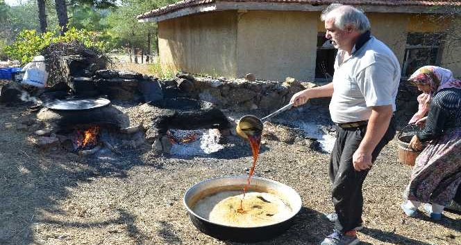 Toroslar’da pekmez kazanları kaynıyor