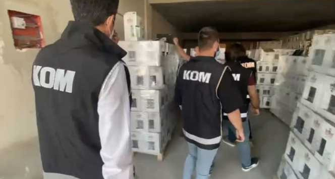 Antalya’da 7 bin 638 şişe sahte alkol ile 450 gram metamfetamin ele geçirildi
