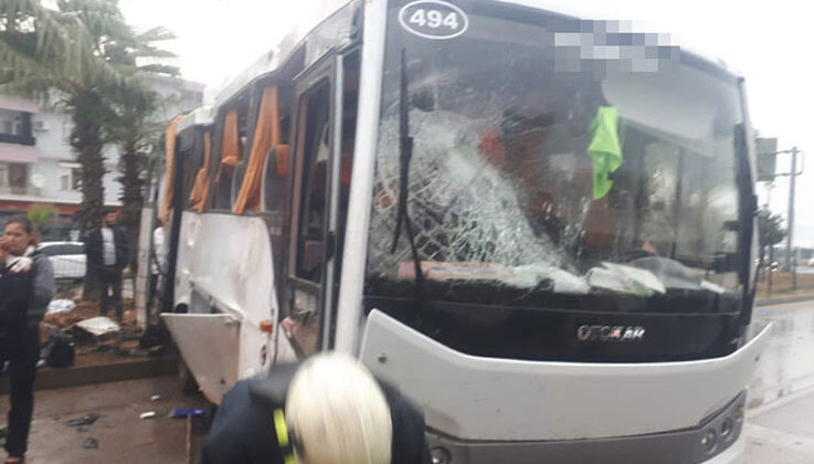 Antalya’da midibüs takla attı: 2’si çocuk 8 Rus turist yaralandı