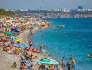 Antalya’da ekimde deniz keyfi