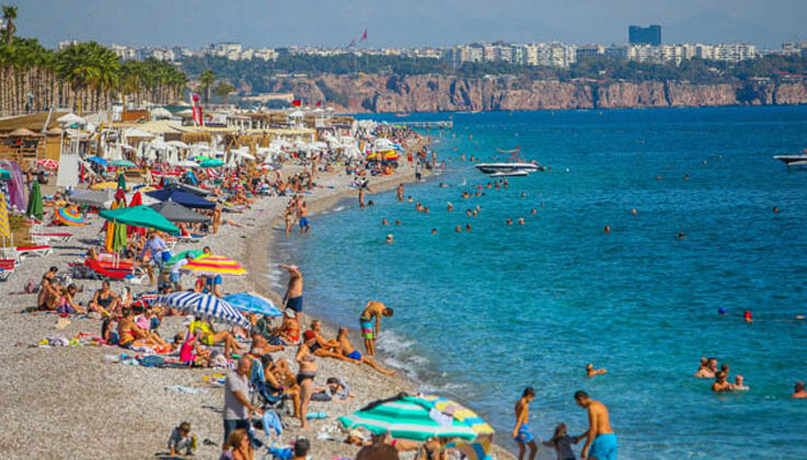 Antalya’da ekimde deniz keyfi