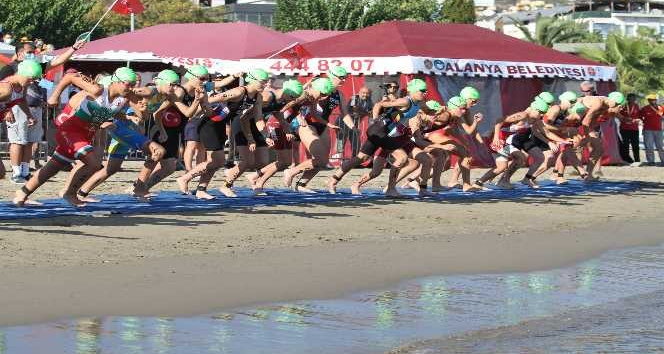 30. Alanya Uluslararası Triatlonu sona erdi