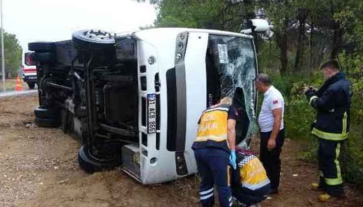 Antalya’da tur midibüsü devrildi: 7’si Rus, 8 yaralı