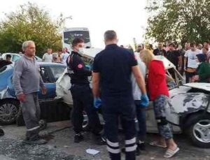 Antalya’da 7 aracın karıştığı kazada ortalık savaş alanına döndü: 1 ölü, 8 yaralı