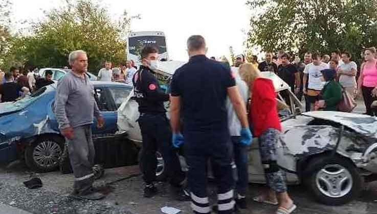 Antalya’da 7 aracın karıştığı kazada ortalık savaş alanına döndü: 1 ölü, 8 yaralı