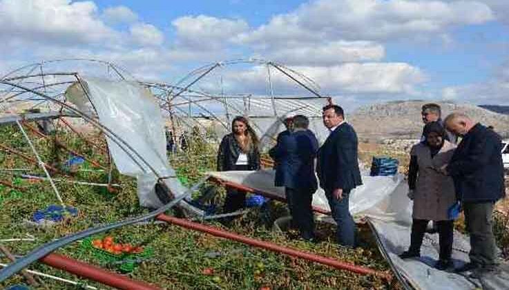 Korkuteli ilçesinde 18 sera hortumda zarar gördü