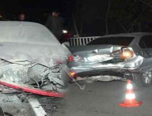 Makas attığı iddia edilen sürücü kaza yaparak 4 araca zarar verdi