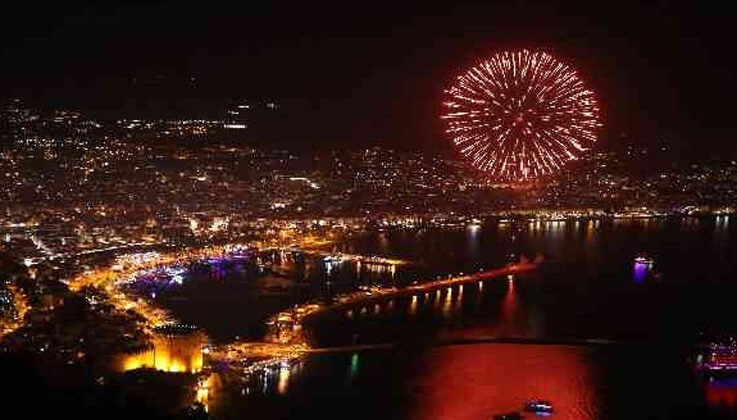 Alanya’da 29 Ekim, Demet Akalın konseri ile kutlanacak