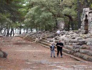 Phaselis’e ziyaretçi akını