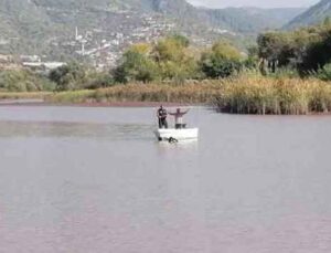 Antalya’da tekne devrildi, kayıp olan bir kişi aranıyor