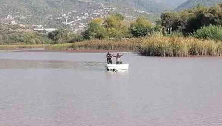 Antalya’da tekne devrildi, kayıp olan bir kişi aranıyor