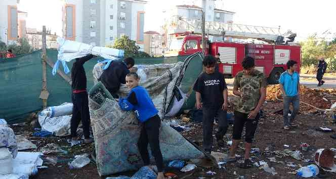 Antalya’da yabancı uyruklu şahısların kullandığı metruk gecekondu alev alev yandı