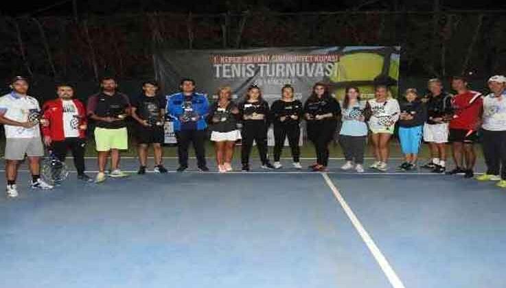 29 Ekim Cumhuriyet Kupası Tenis Turnuvası’nın kupaları sahiplerini buldu