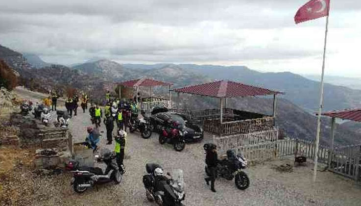 Antalya’da 15 kişilik motosiklet timi ilçe ilçe gezip, ilçelerin tanıtımını yapıyor