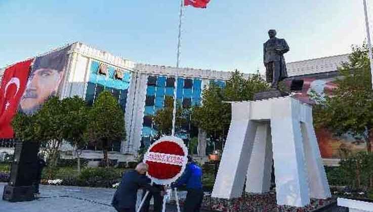 Muratpaşa’da ‘Ata’ Atatürk Kent Meydanı’nda anıldı