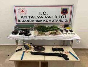 Antalya’da uyuşturucu satıcılığı ve tarihi eser kaçakçılığı yapan zanlı tutuklandı