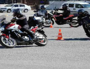 Kepez’de motosiklet sürücülerine güvenli sürüş eğitimi