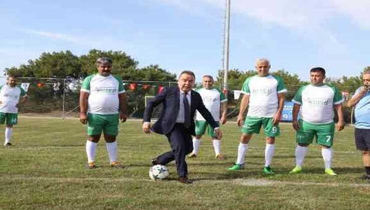 Muhtarlar futbol turnuvası başladı