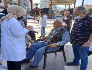 Kumluca’da öğrenciler ve hocaları diyabete farkındalık için sahaya indi