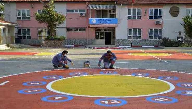 Muratpaşa’da okul bahçelerinde oyun alanları yapılıyor