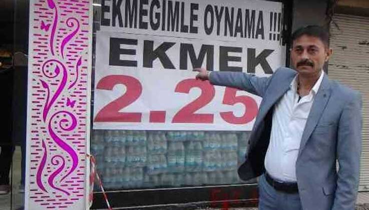 ‘Maliyetlere göğüs gerecek gücüm var’ deyip ekmek fiyatına zam yapmadı kapısında kuyruk oldu