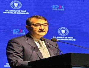 Bakan Dönmez: “(Karadeniz’de keşfedilen gaz) 2022’nin baharında suyun altına boruları yerleştirerek ilk kaynağı vuracağız”