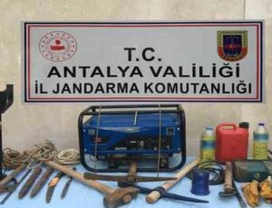Antalya’da kaçak kazıya 3 gözaltı