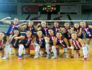 Antalyaspor Genç Kız Voleybol Takımı’ndan farklı galibiyet