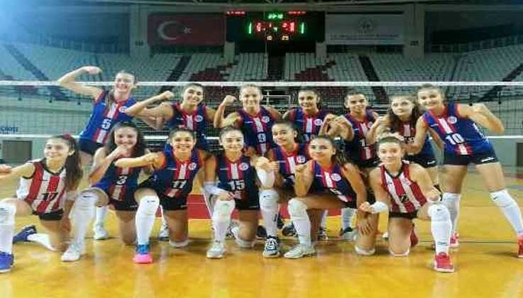 Antalyaspor Genç Kız Voleybol Takımı’ndan farklı galibiyet