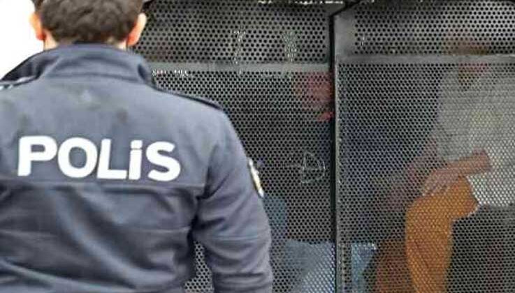 Antalya’da polis otosuna taşlı saldırı: 4 gözaltı
