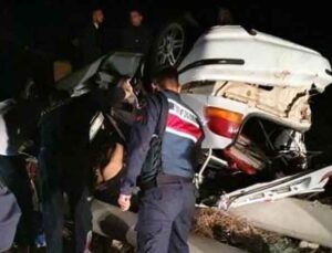 Antalya’da çocuk sürücü direğe çarptı: 2 ölü, 2 yaralı