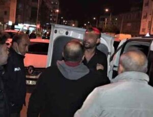 Ayağına savcı isteyip döner bıçağıyla kendini restorana kilitledi, korku dolu anlar yaşattı