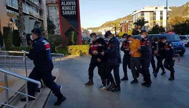 Alanya’da torbacılara jandarmadan şafak operasyonu: 15 gözaltı