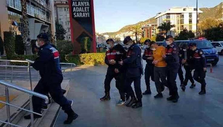 Antalya’nın turizm merkezleri torbacılardan arındırıldı: 27 tutuklama