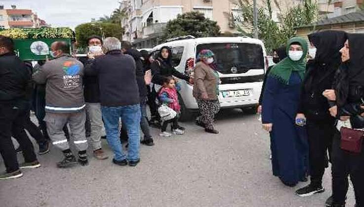 Salıncaktan düşerek ölen lise öğrencisi gözyaşları içinde toprağa verildi