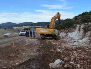 Korkuteli’nde yol yapım çalışması