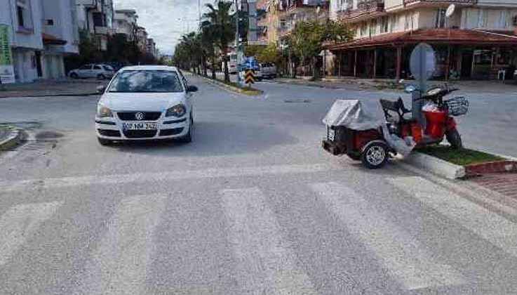 Otomobil, engelli motosikletine çarptı: 1 yaralı