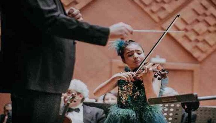 14 yaşındaki Elif’ten uluslararası müzik yarışmalarında birincilik