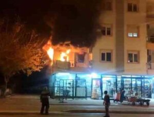 Antalya’da 3 katlı apartmanda yangın paniği